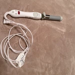 Beachwaver 1.25 curling iron. Great condition.